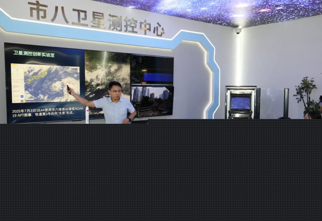 “硬核”的开学第一课：航天员来讲课，卫星实验室启用