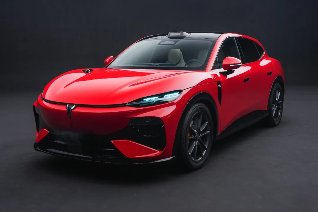 内饰完胜Model 3，底盘叫板百万油车！岚图追光：三十万内独一份魔毯